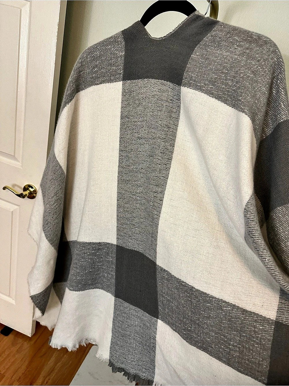 Old Navy Plaid Fringe Poncho in Gray & White - Picture 4 of 7